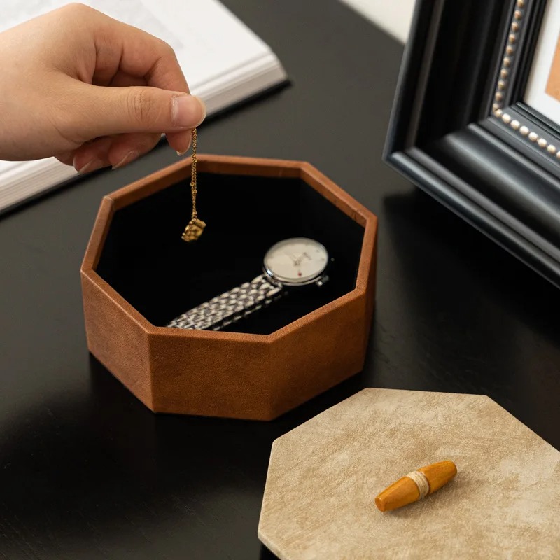 イタリア製時計オーガナイザー滑らかな植毛レザー高級八角形時計 - Luxury Watch Storage のレビューと価格