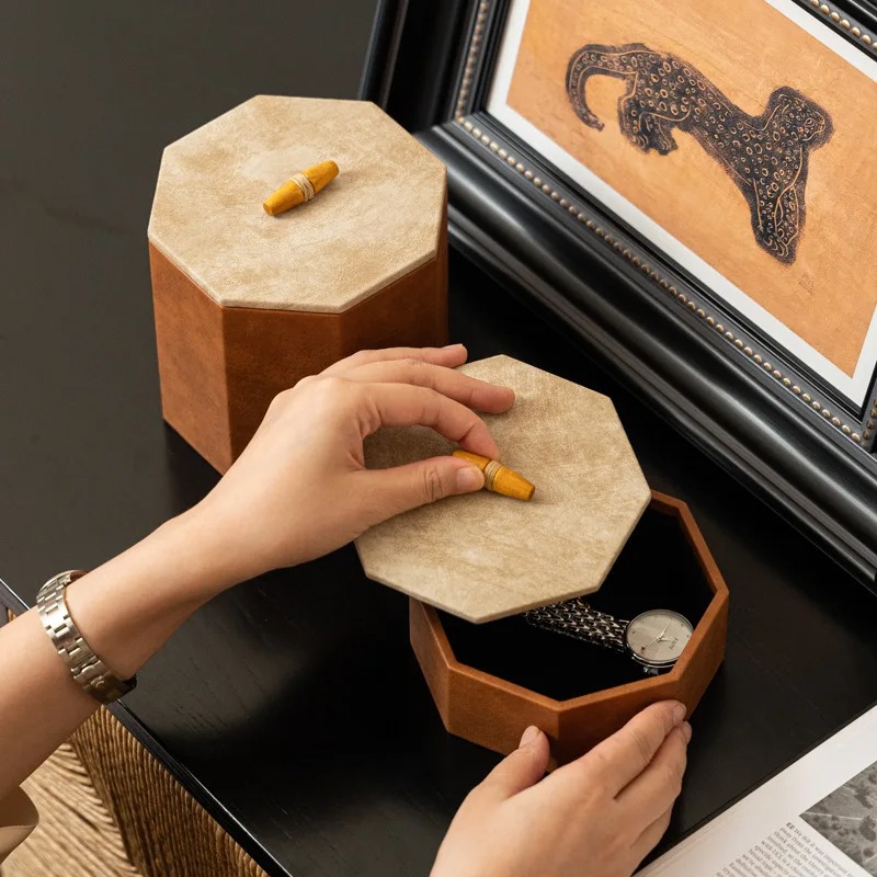 イタリア製時計オーガナイザー滑らかな植毛レザー高級八角形時計 - Luxury Watch Storage のレビューと価格