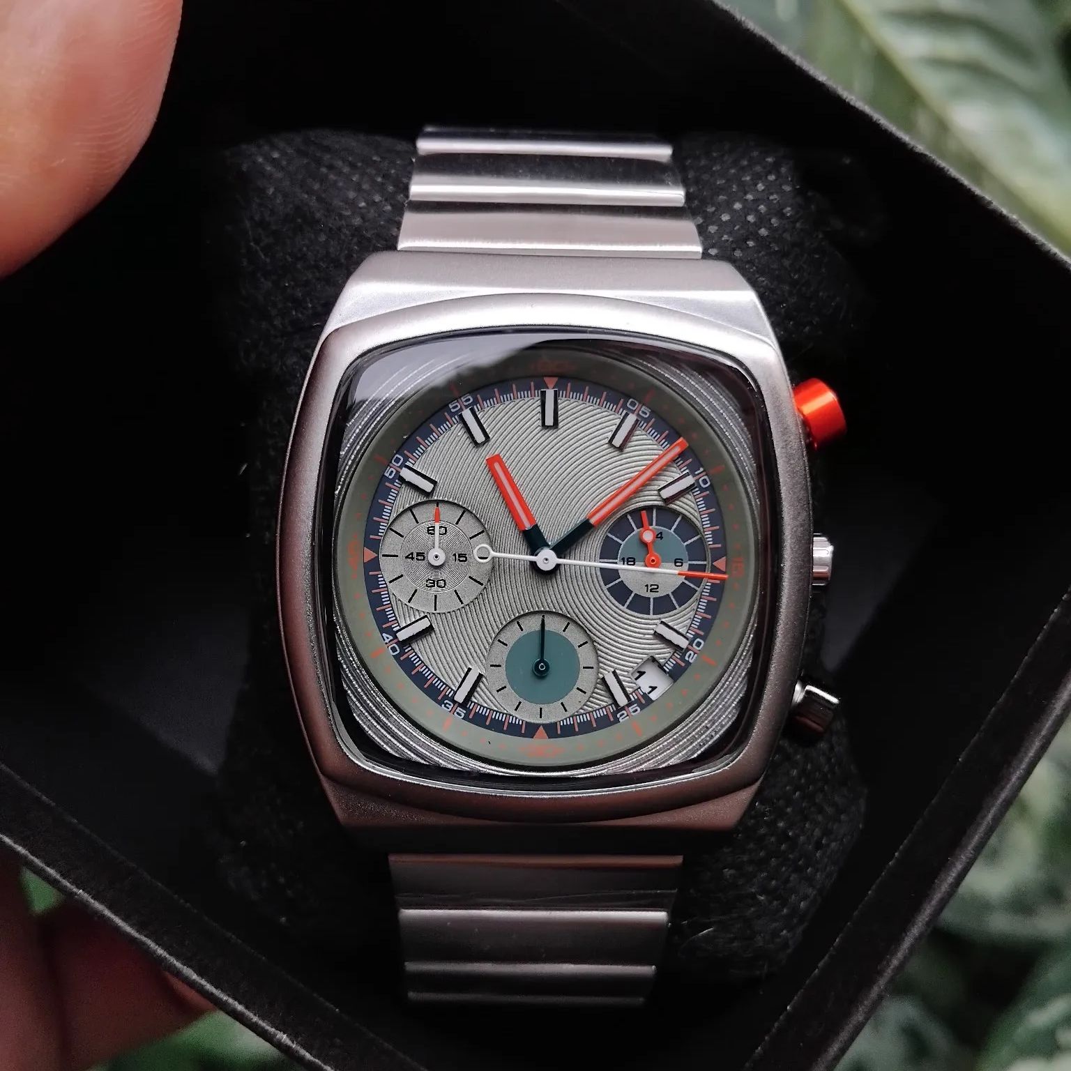 CILOA 2026 ニュースクエアメンズウォッチ ニッチラ - Luxury Watch Hublot のレビューと価格