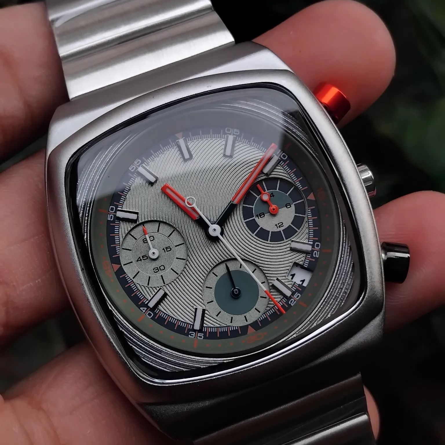 CILOA 2026 ニュースクエアメンズウォッチ ニッチラ - Luxury Watch Hublot のレビューと価格