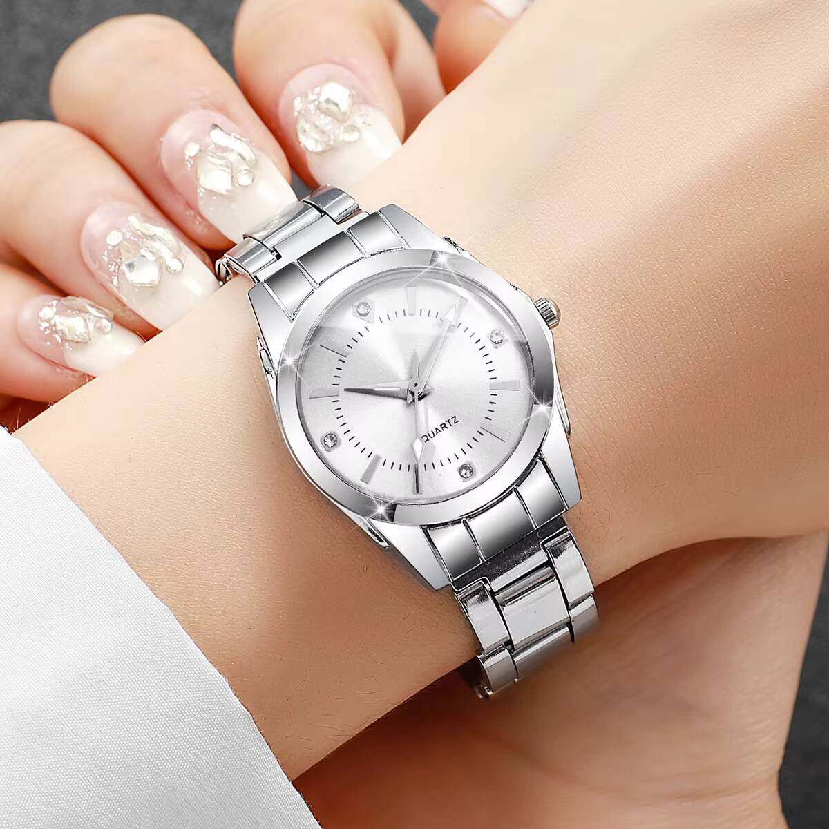 高級ラインストーンの女性の腕時計カジュアルクォーツ腕時計レデ - Luxury Watch Storage のレビューと価格